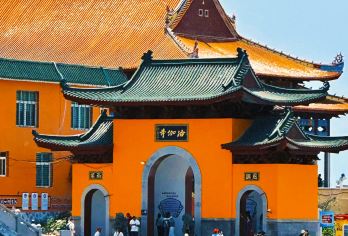 泉州石狮洛伽寺+蟳埔村+晋江梧林＋永宁古城一日游8人小团可选【[上门接送]思明区湖里区酒店上门接送，2人起就发团，全程向导无忧服务，轻松打卡各景点】