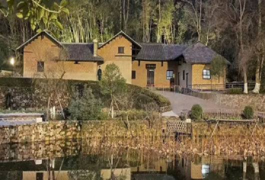 上门接·可选15人团·深度讲解|毛泽东故居+刘少奇故里一日活动【全含“用车+门票+导游讲解+保障”+赠“韶山换乘车+铜像广场献礼花篮+纪念像章+矿泉水”。】