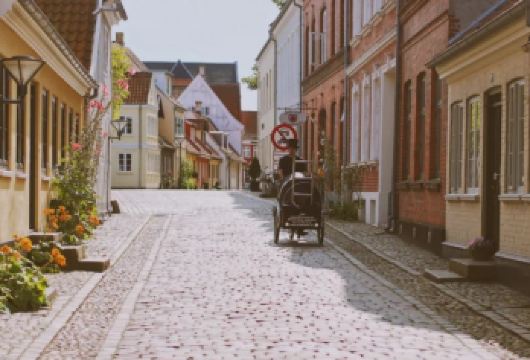 丹麦哥本哈根往返-欧登塞-安徒生童话故乡亲子线-包车-精选【专属客服和本地中文司机，一家一团包车】