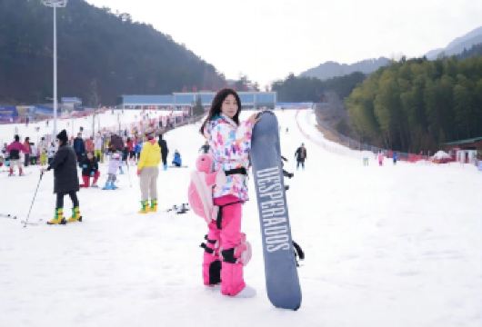 南武当滑雪场一日游3小时滑雪【含雪场，雪鞋，雪杖】+往返大巴【中国好空气，英山森呼吸】