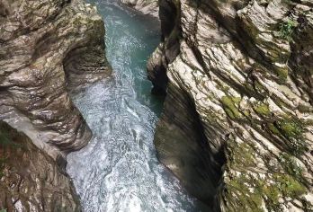 恩施地心谷+蝶舞清江·清江大峡谷-蝴蝶岩纯玩一日游+城区接送【[网红景点]走访400年前茶盐古道，打卡地之心，游玩时间充足，轻松享受假期。（多选套餐）】