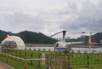 广东珠海日月贝直升机空中游览体验【R44机型荷载3人】【直升机带你翱翔蓝天之上，俯瞰珠海美景，感受海天一色的浪漫情怀，领略祖国大好河山。】