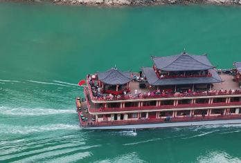 8人小团丨武隆天生三桥+乌江画廊游船+蚩尤九黎城一日游丨纯玩【[品质亮点]2-8人精致小团，含门票，您不操心繁琐的排队购票事情及等待苦恼，旅游管家为您操办一切，】