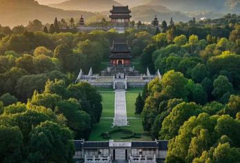 北京明十三陵包车一日游【私家团一人成团&解锁皇家密钥】【[一人成团无门槛]专享私家体验：无需等待拼团，1人即可独立成团，全程专属司机服务】