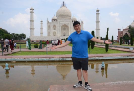 私人泰姬陵一日游：从德里出发探索阿格拉（多种选择）【从德里出发，清晨开启你的一天 泰姬陵，世界七大奇迹之一。当你走近泰姬陵时 阿格拉堡 参观完泰姬陵后，您将前往距离酒店仅有很短车程的联合国教科文组织世界遗产阿格拉堡。】