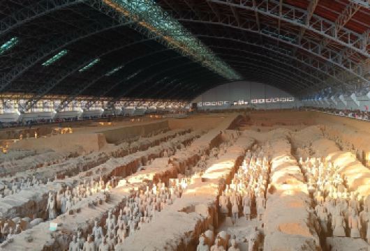 西安旅游兵马俑丽山园华清宫一日游三环内接含肯德基早餐【亲临“世界第八大奇迹”兵马俑，感受秦始皇地下军团的震撼阵容】