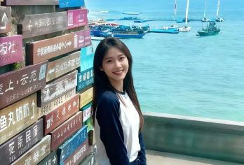 漳州东山岛+南门湾+苏峰山一日游|鱼骨沙洲·鱼排可选【[文艺山海]漫步《左耳》南门湾，打卡苏峰山环岛路，左手渔村右手海，随手拍出电影感大片！】