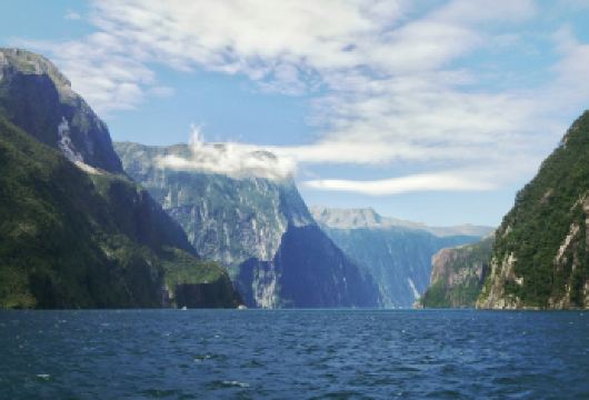 【中文司导包车游】皇后镇+蒂阿瑙湖+米尔福德峡湾【中文司机+酒店接送+贴心管家[畅游80+国家，800+城市]】