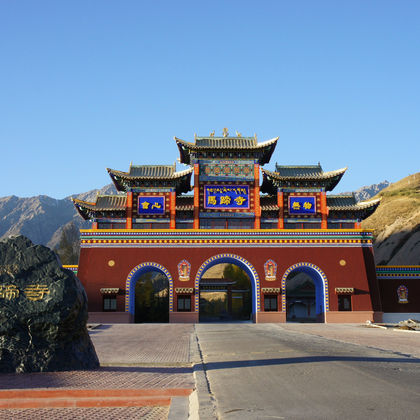 马蹄寺景区+张掖七彩丹霞旅游景区一日游