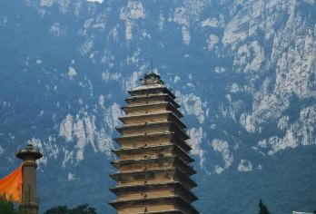 嵩山少林寺+三皇寨+好汉坡||洛阳/郑州往返一日游可英文服务【可提供英文及小语种导游服务-往返接送-可选导游-可代订门票】