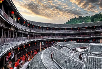 【邂逅云水谣】-云水谣1日游【市区酒店接送+多套餐可选】【◆[行程亮点]走进世界文化遗产地，探秘土楼的前世今生；深度体验客家文化和土楼文化的魅力~~~】