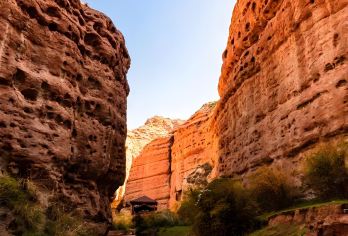 平山湖大峡谷+张掖七彩丹霞旅游景区一日游【2-6人精品小团】【[不错的1-3人宽松团]至多3人一车，车内更宽敞，旅途更自由，人少团小，市区上门接送，张掖西附近接送】