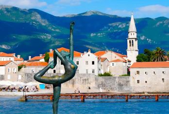 黑山一日环游记：波德戈里察出发，串联海岸+古城+秘境修道院【景型丰富多元：串联海岸古城、网红岛屿、历史村落与宗教地标，兼顾人文、海景与美食，体验维度饱满】