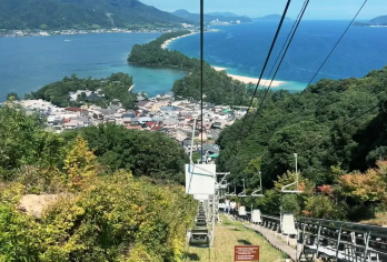 日本京都天桥立+伞松公园+伊根的舟屋+游船喂海鸥包车一日游【一天内玩转日本三景之一的天桥立、俯瞰奇观的伞松公园与水上精灵伊根舟屋，经典与秘境一网打尽】