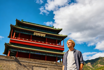 北京八达岭和居庸关长城缆车私人包车游【参加北京包团，一天之内体验长城的两个截然不同的部分，包括八达岭和居庸关。 旅途中，您将全程享受专属私人导游提供的关于长城的精彩历史讲解。 享受灵活便捷的旅行体验，行程安排可根据您的节奏量身定制。】