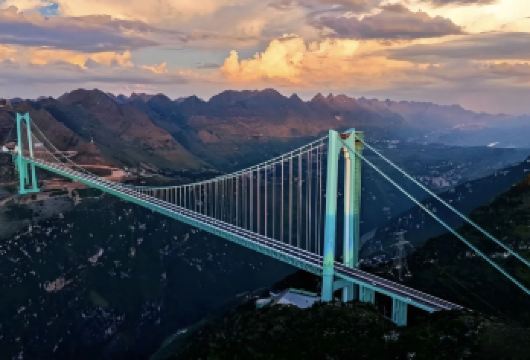 花江大桥网红打卡包车一日游【专属司机+上门接送】【世界双冠·基建之巅：625米桥面高差问鼎世界第一高桥，1420米主跨堪称山区桥梁跨径横竖都是第一。】