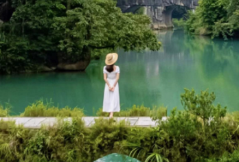 贵州荔波小七孔景区【翠谷瀑布+安心纯玩游+风趣导游】【[车导品质]正规空调旅游车（车辆大小以当日游客多少而定）导游秀导游服务（8人以下不含导游，为司机带队】