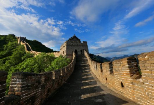 慕田峪长城+定陵一日游【巴士达观光专线|赠摆渡|深度讲解】【[行程亮点]精选站点，避开市区拥堵一站直达，长城4小时，定陵2小时，超长景区参观】