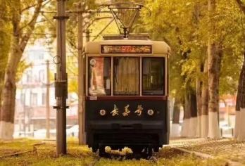 长春伪满+54路文旅+长影时光【移动文化展馆巴士|文创礼遇】【1. 听韵、读城、寻迹，用我们的车轮丈量长春的历史文化，探秘伪满皇宫密道，触摸长影老胶片机】