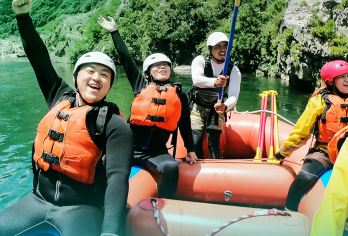 【海口出发】纯玩·五指山红峡谷漂流/雨林栈道+民族博物馆【热带雨林栈道赏独特自然风光+了解黎苗文化千年血脉】