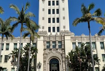 NBA湖人或快船队球赛+洛杉矶市区一日包车游（可单独定球票）【高端纯玩，不赶景点，私家包团，NBA球票全包，带你一日玩转天使之城！】