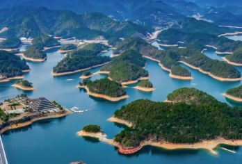 杭州千岛湖+月光岛+梅峰岛一日游【接送+门票+导游】【精选线路，精选景点，千岛奇景，感受大自然的鬼斧神工】