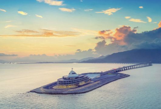 港珠澳大桥车游+登蓝海豚岛+日月贝+渔女+情侣路一日游【•[优选景点]在桥上近距离见证震撼世界的世纪工程一港珠澳大桥】