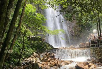 广西贺州姑婆山+玉石林+永丰湖湿地公园包车一日游可英文服务【可提供英文及小语种导游服务-往返接送-可选导游-可代订门票】