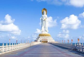 海南三亚南山文化旅游区+大小洞天+崖州古城一日游【缘起楼素斋融寺院、宫廷风味，光影餐厅中，寿桃、葫芦等素点巧借食材传福寿文化，味觉与视觉双重修行。】