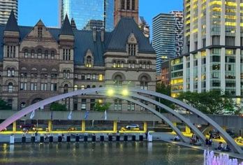 加拿大+多伦多大学+市政厅一日游/行程可调-中文包车【包车一日游，解锁旅行新方式！独立车辆配备经验丰富的老司机，为您量身打造专属行程。】