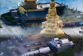 四川成都出发+峨眉山包车一日游【游览华藏寺，欣赏金殿、银殿、铜殿，还可观赏云海、佛光等自然奇观。】