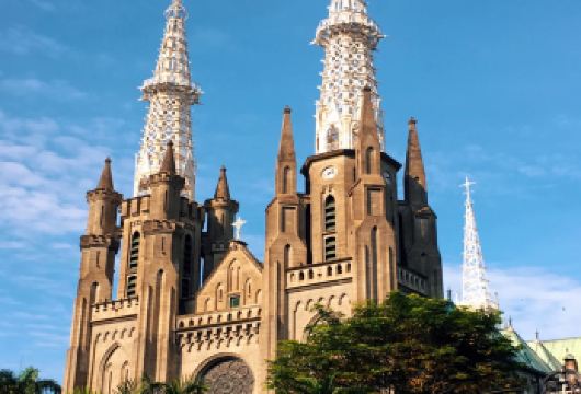 雅加达市区一日游【缩影公园+独立广场+清真寺+圣母大教堂】【[多景点感受]清真寺、独立广场、历史博物馆一键打卡，总有您喜欢的景点能慢慢体会】