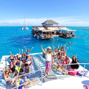 斐济楠迪海上酒吧一日游Cloud9含接送赠送60FJD消费券