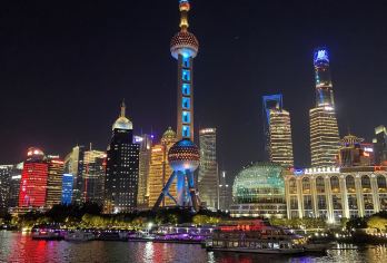 上海中心大厦+外滩+城隍庙+“水晶公主”游船+自助晚餐【下午出发 真纯玩 独立成团 体验不一样的上海风情】