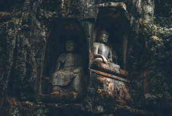 灵隐飞来峰景区+北高峰+天下第一财神庙+匠心说讲解半日游【一价全含：包含灵隐飞来峰，灵隐寺，财神庙】