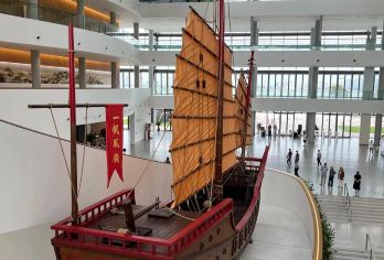 广东汕头潮汕历史文博览中心英歌舞表演体验半日游|可选接送服务【领略非遗魅力，感受磅礴气势:亲眼见证“中华战舞”的震撼，感受潮汕文化的原始力量与豪迈气概】