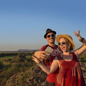 北领地卡卡杜国家公园+佛格水坝+乌比尔岩一日游【达尔文接送】