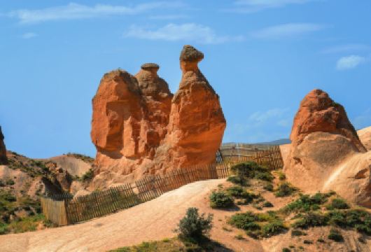 卡帕多奇亚全日混合之旅（红线+绿线）含导游及午餐【聆听导游讲解地下城与精灵烟囱的形成过程，同时欣赏沿途风光与自然美景。 跟随我们的指南，探索卡帕多奇亚的自然美景。 探访地下洞穴与精灵烟囱】