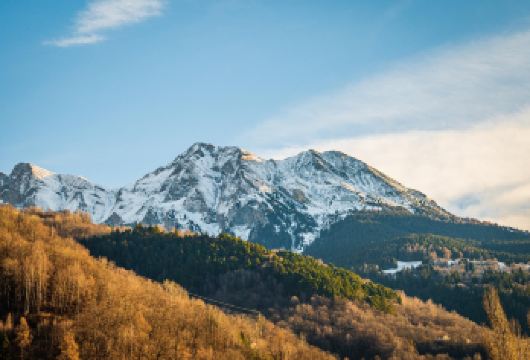 瑞士多地往返-龙疆-因特拉肯-图恩湖｜春季热门明星路线【[中文司导可选]提供基础接送或中文导游，满足不同旅客需求】