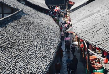 成都出发：乐山大佛+苏稽古镇+美食一日游【可选英文导游|专车接送|行程可调|可定制行程】