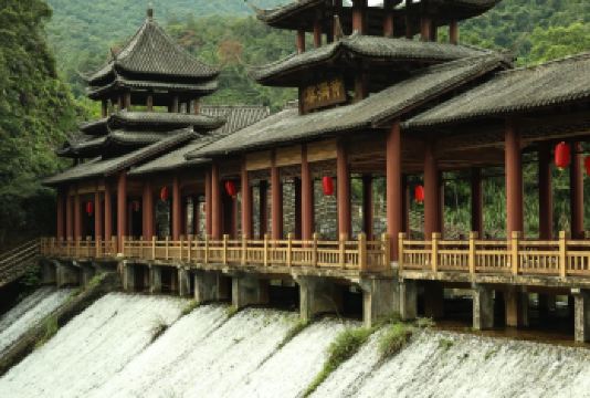 汕头出发|揭西黄满寨瀑布+黄龙寺潮汕小天坛一日游【不含门票】【[品质优选]安排本地优质司机，热情友善，熟线路，带避坑，懂美食，全程保驾护航】