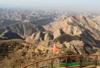 【兰州水墨丹霞+河口古镇+天斧沙宫+黄河楼纯玩1日游】【打卡黄河之畔丹霞地貌】