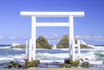 日本九州糸岛白丝瀑布＆芥屋大门公园＆井二见浦 夫妇岩一日游【一日内尽览北九州三大自然名胜——白丝瀑布的灵动水帘、芥屋大门的壮丽海蚀洞、夫妇岩的浪漫夕阳，感受山海】