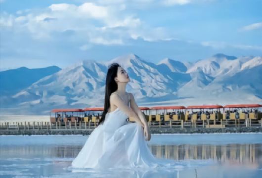 格尔木出发敦煌结束【察尔汗盐湖+翡翠湖】双湖深度游一日游【精品小团2-6人，天天发车，亲子家庭旅行，朋友结伴，出游更尽兴；】