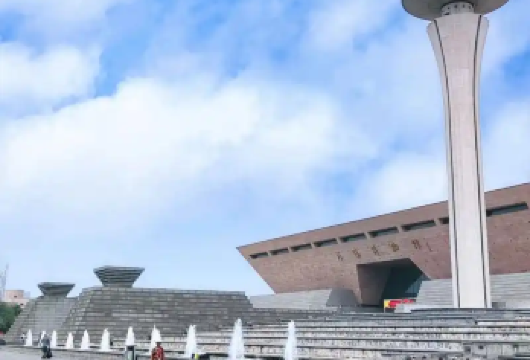 洛阳博物馆半日游【代约门票|研学可选|2H解说|防蹭听耳麦】【[精选文物]精心策划的讲解主题，深入浅出尊重还原真是历史！】