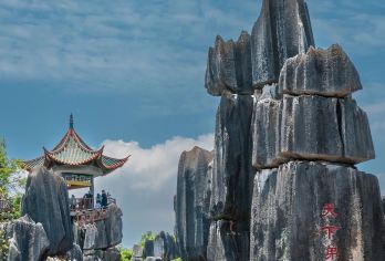 昆明+石林+九乡1日【无套路|真纯玩|当地司机|服务态度好】【石林风景区[亿年石林，一眼万年]，九乡风景区[“神话”取景地]】