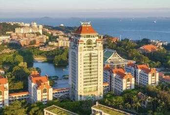 厦门园林植物园+南普陀寺+厦门大学一日游【16人纯玩小团】【打卡闹市之中现实版“绿野仙踪”植物园，看雨林世界，登海景天梯。】