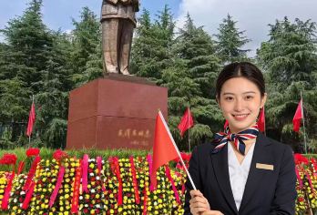 上门接送●15人小团韶山一日活动毛泽东故居+纪念馆+刘少奇故里【[花明楼●韶山一地]深度游，核心景区全覆盖『刘少奇故里+毛泽东故居、纪念馆、南岸私塾、滴水洞』】