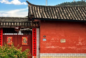 四川攀枝花中国三线建设博物馆+迤沙拉+玉佛寺一日游英文服务【忆三线烽火，访俚濮彝乡，觅玉佛禅心，一日读攀城。】