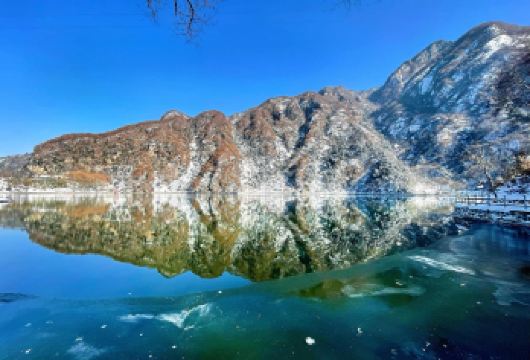 春节特惠|西安·翠华山冬季一日游【市区出发◆纯玩赏景】【[翠华山]“终南独秀”及”中国地质地貌博物馆 ””日程轻松、舒心旅游~奇石 赏花、奇洞、奇湖。】